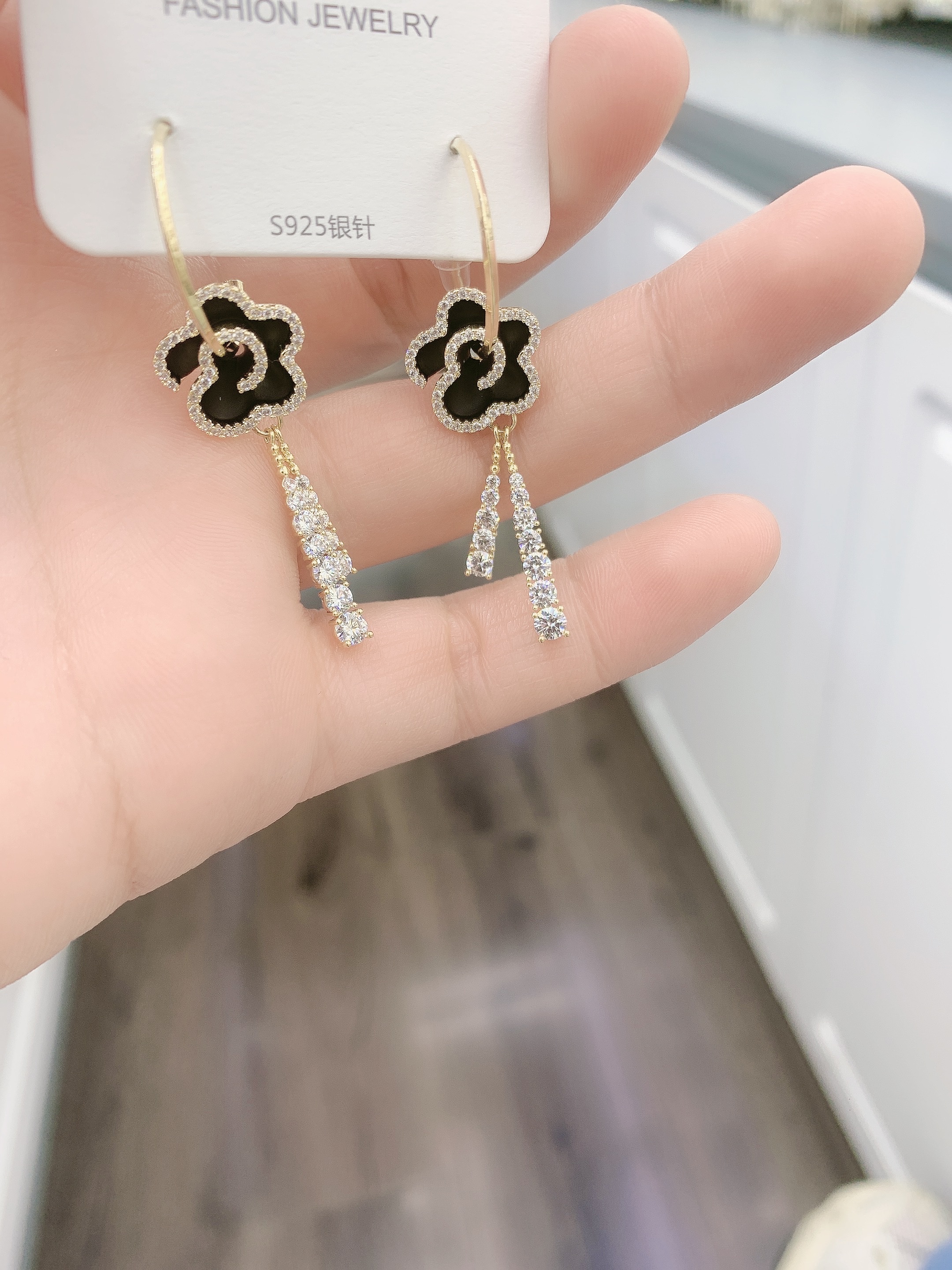 Fashion C Circle Black Rose Earrings full figure
