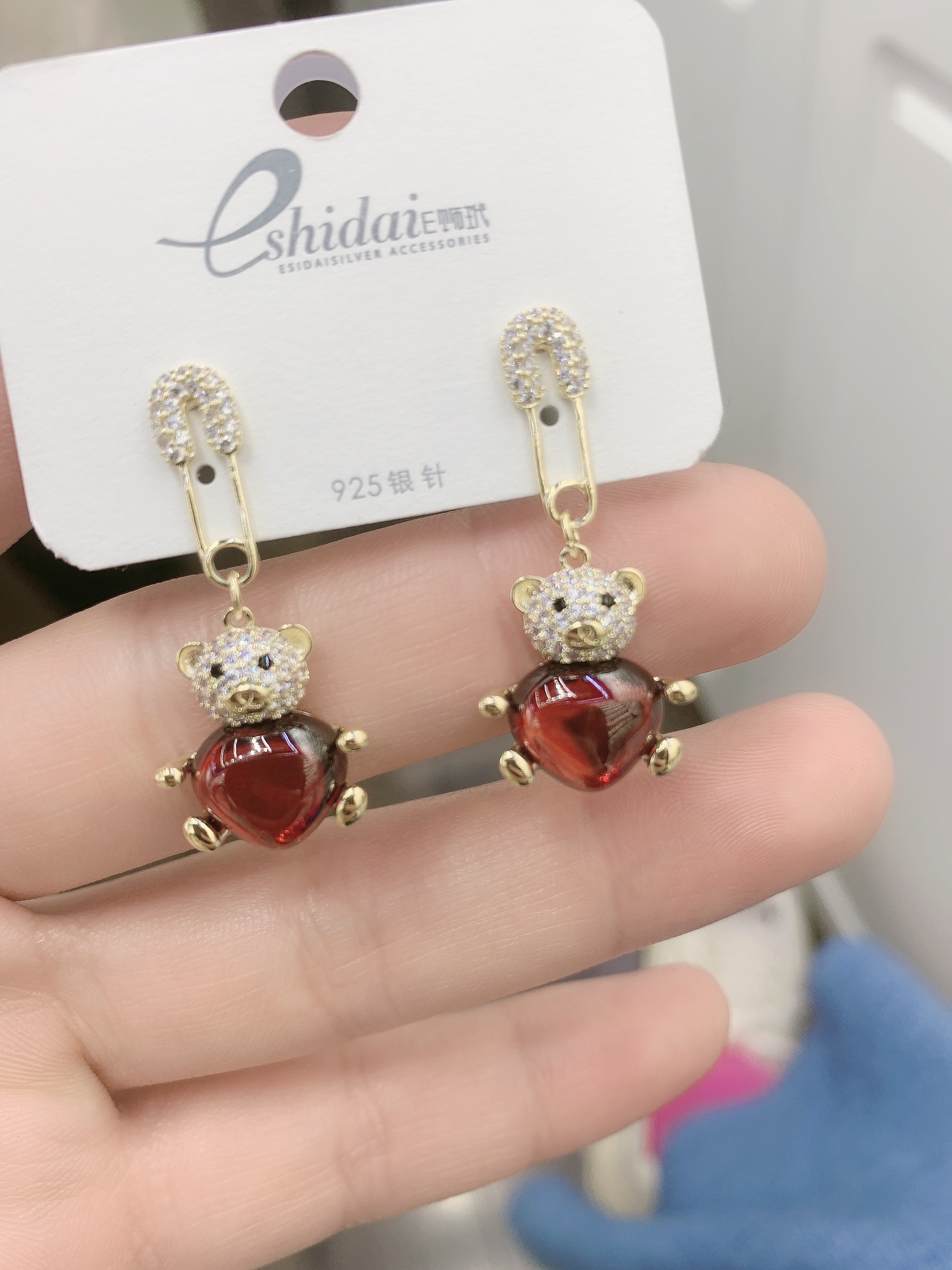 Garnet Cute Bear Earrings Application Scenario