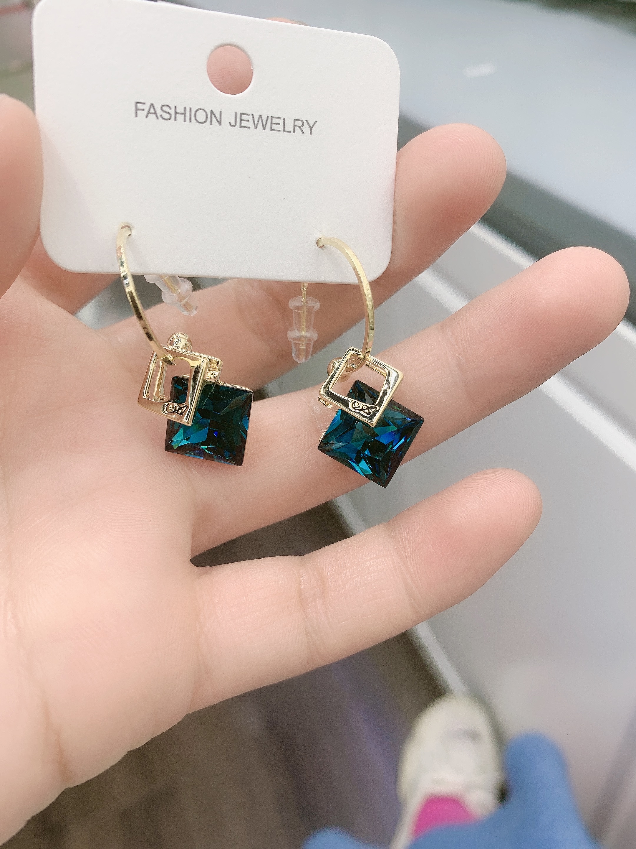 Stylish Crystal Earrings Item Picture