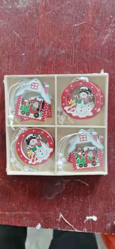 Round Christmas pendant
