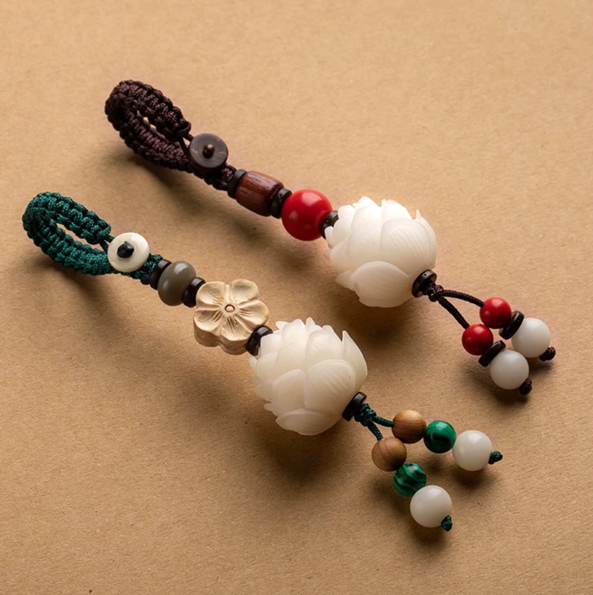 Blanco jade bodhi loto llavero pequeño colgante