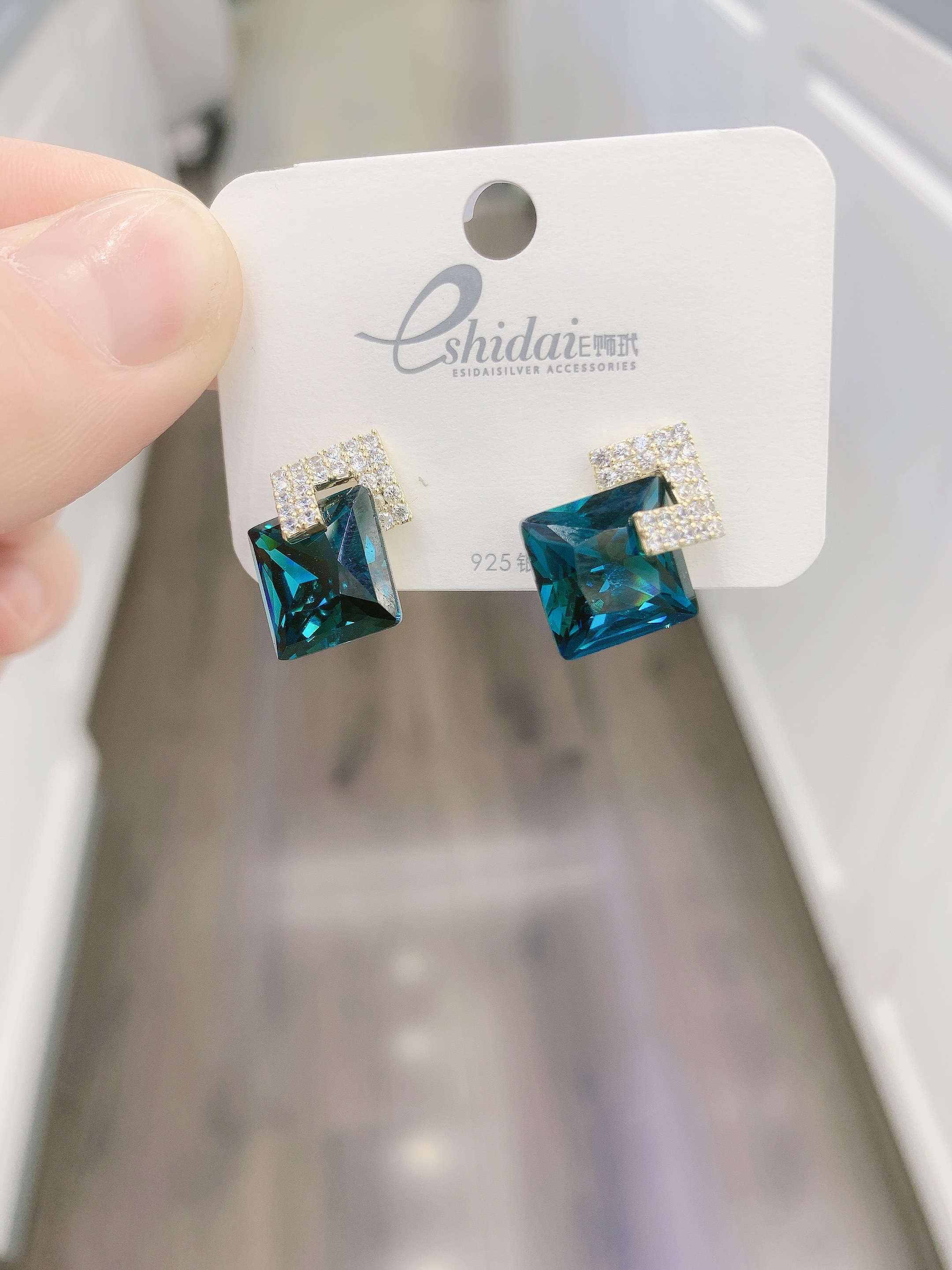 Stylish Diamond Crystal Earrings With Elegant Temperament Application Scenario
