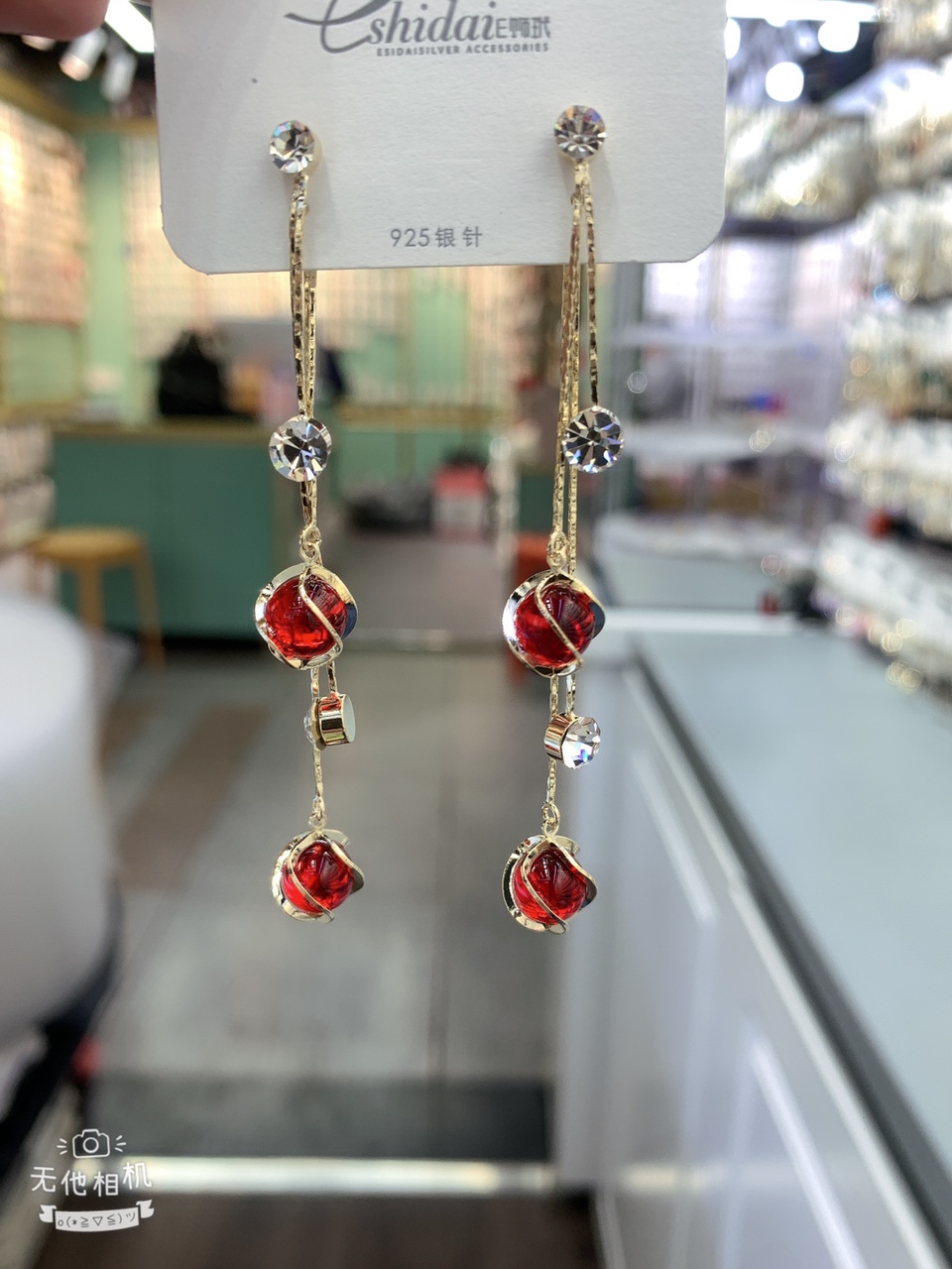 Garnet Bright Zirconium Pair Of Clear Earrings