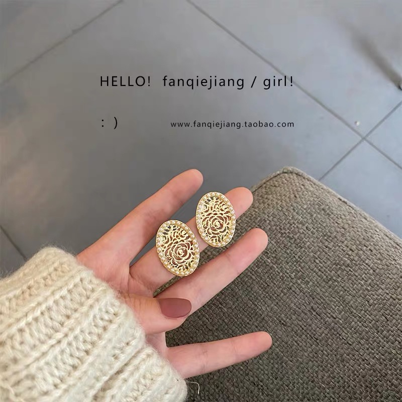 vintage pearl stud earrings for women, retro Hong Kong style, Korean charm, Internet celebrity, ancient court style, 2020 new style Specification image