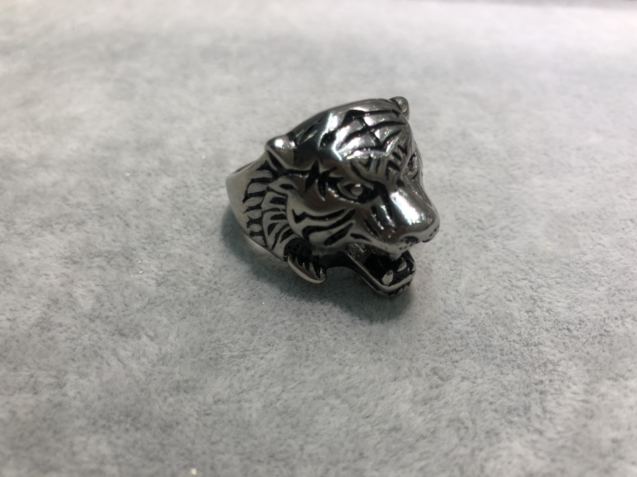 Yi Chen stainless steel tiger ring fashion personality simple versatile anti - allergy hand ornaments can be customized thumbnail