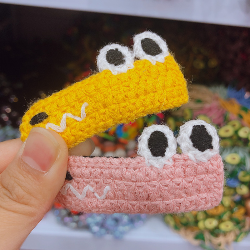 Knitted wool BB clips and flower hair clips detail image 2