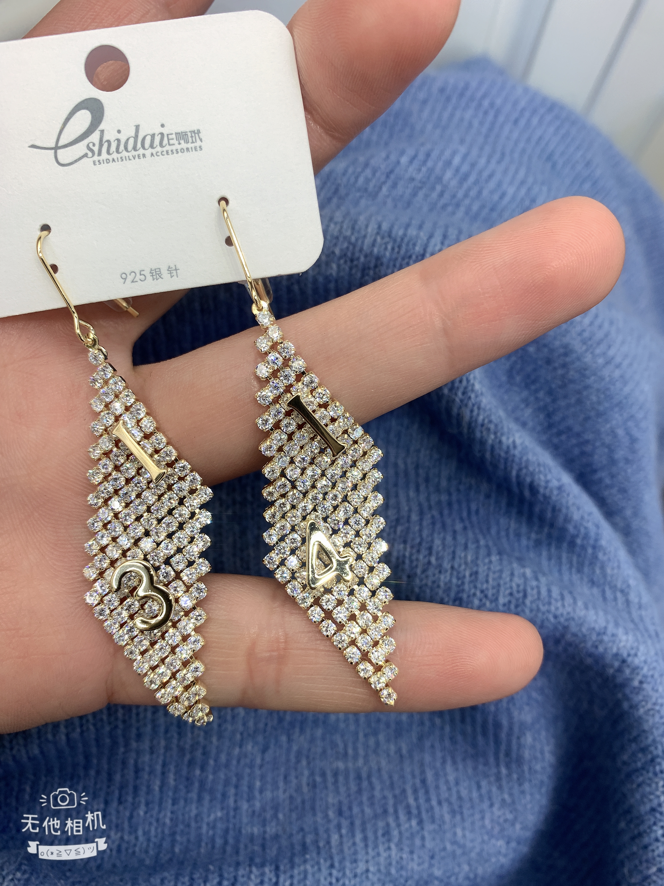 Stylish 1314 Elegant Earrings Full Of Zirconium full figure