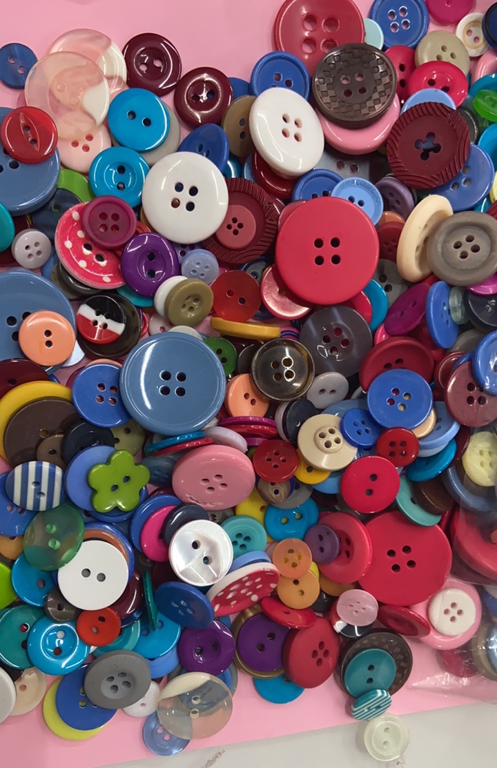 称斤扣，颜色多，款式多，尺寸多，混装