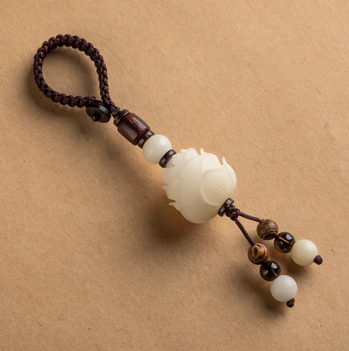 Blanco jade bodhi loto llavero pequeño colgante Application Scenario