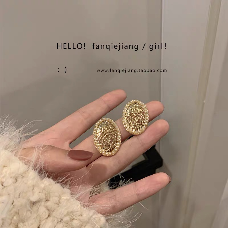 vintage pearl stud earrings for women, retro Hong Kong style, Korean charm, Internet celebrity, ancient court style, 2020 new style details Picture