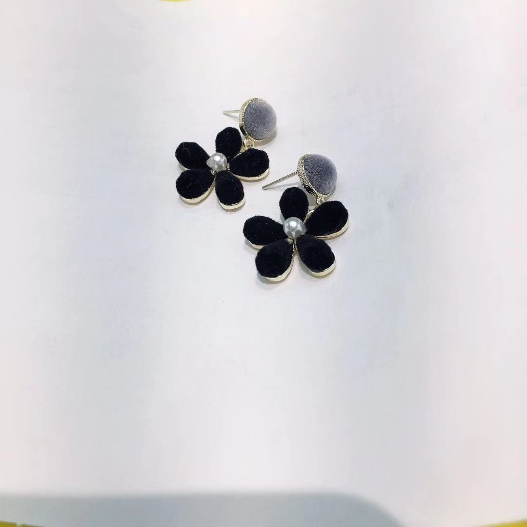 S925 Silver needle high-end glazed yellow-green large flower earrings, Hyuna style versatile, fresh and retro girl stud earrings detail image 3