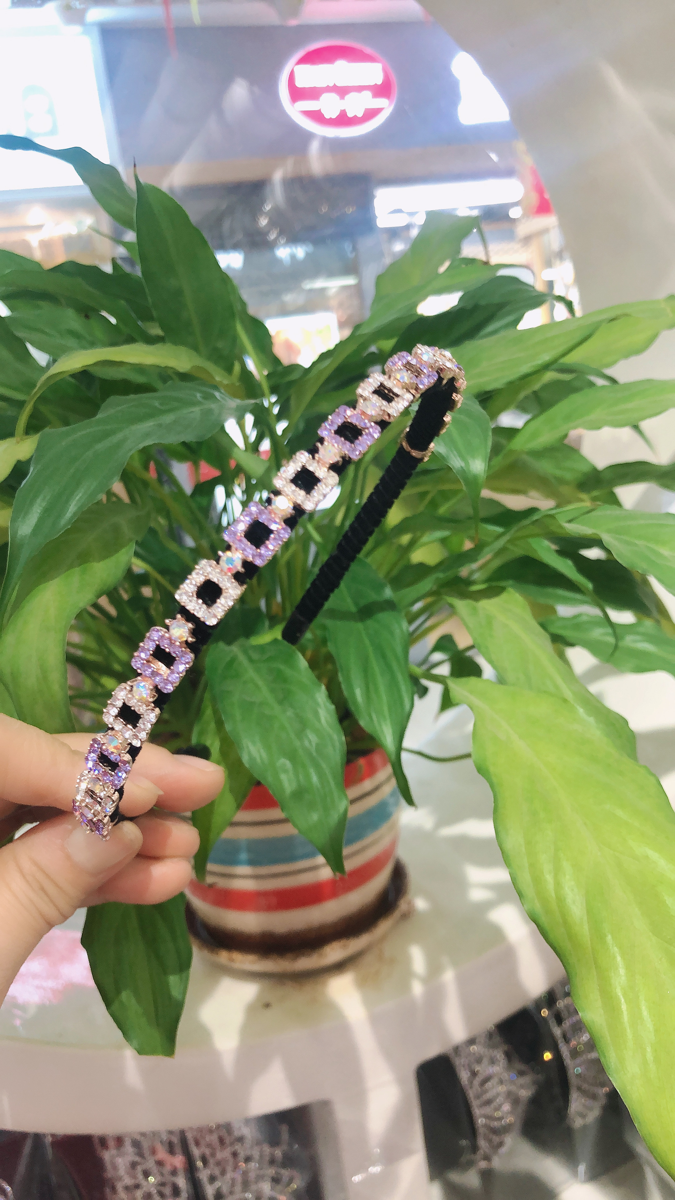 Korean Version Of The New Fashion Headdress Full Circle Color Head Band Hair Card 512 Application Scenario