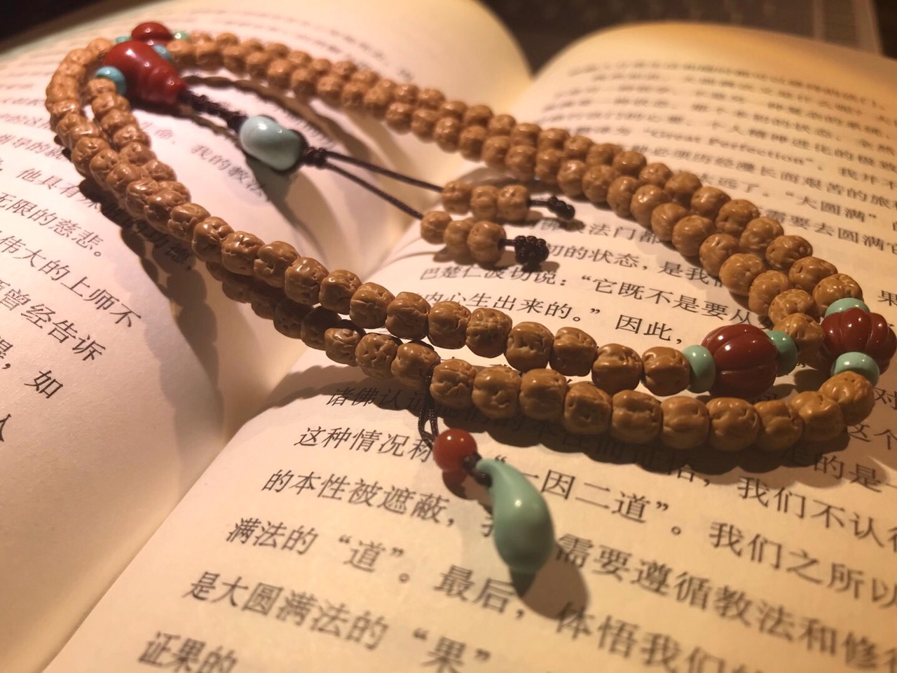 The Supreme Buddha's Hand Vajra Bodhi, commonly known as the Three-day Red. High density, high oiliness, 5.5mm in size, paired with natural turquoise, south red, and beeswax Specification image