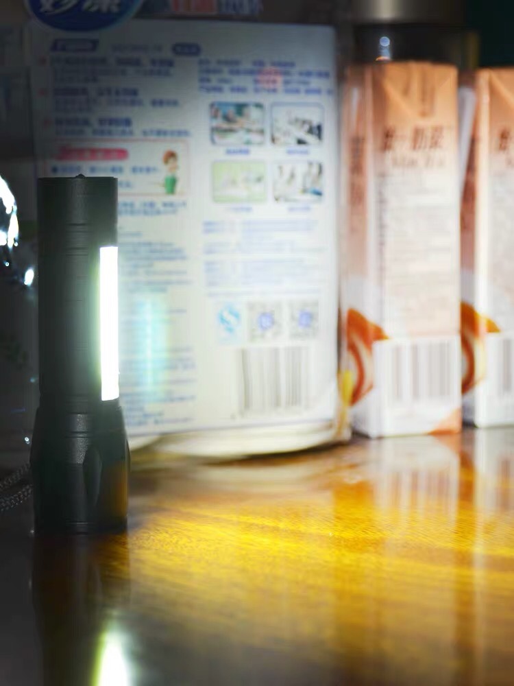 Mini extendable portable multi-functional flashlight Specification image