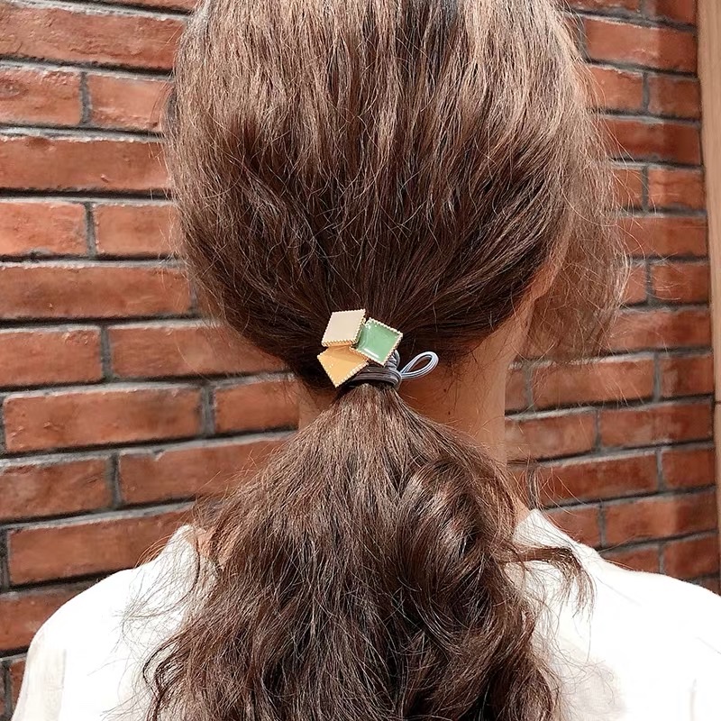 Korean version of the cute hair tie - a simple hair tie for Korean girls Application Scenario