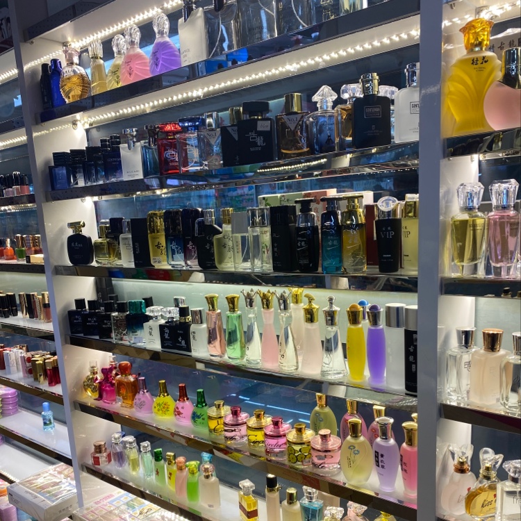 各种香水产品图