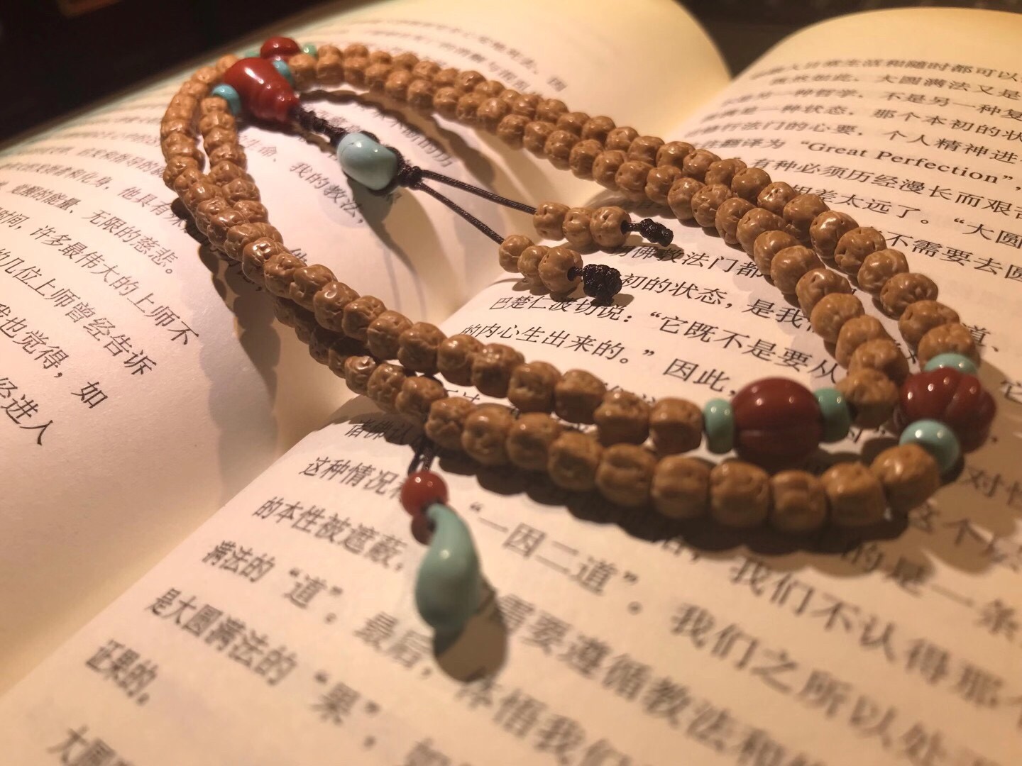 The Supreme Buddha's Hand Vajra Bodhi, commonly known as the Three-day Red. High density, high oiliness, 5.5mm in size, paired with natural turquoise, south red, and beeswax details Picture