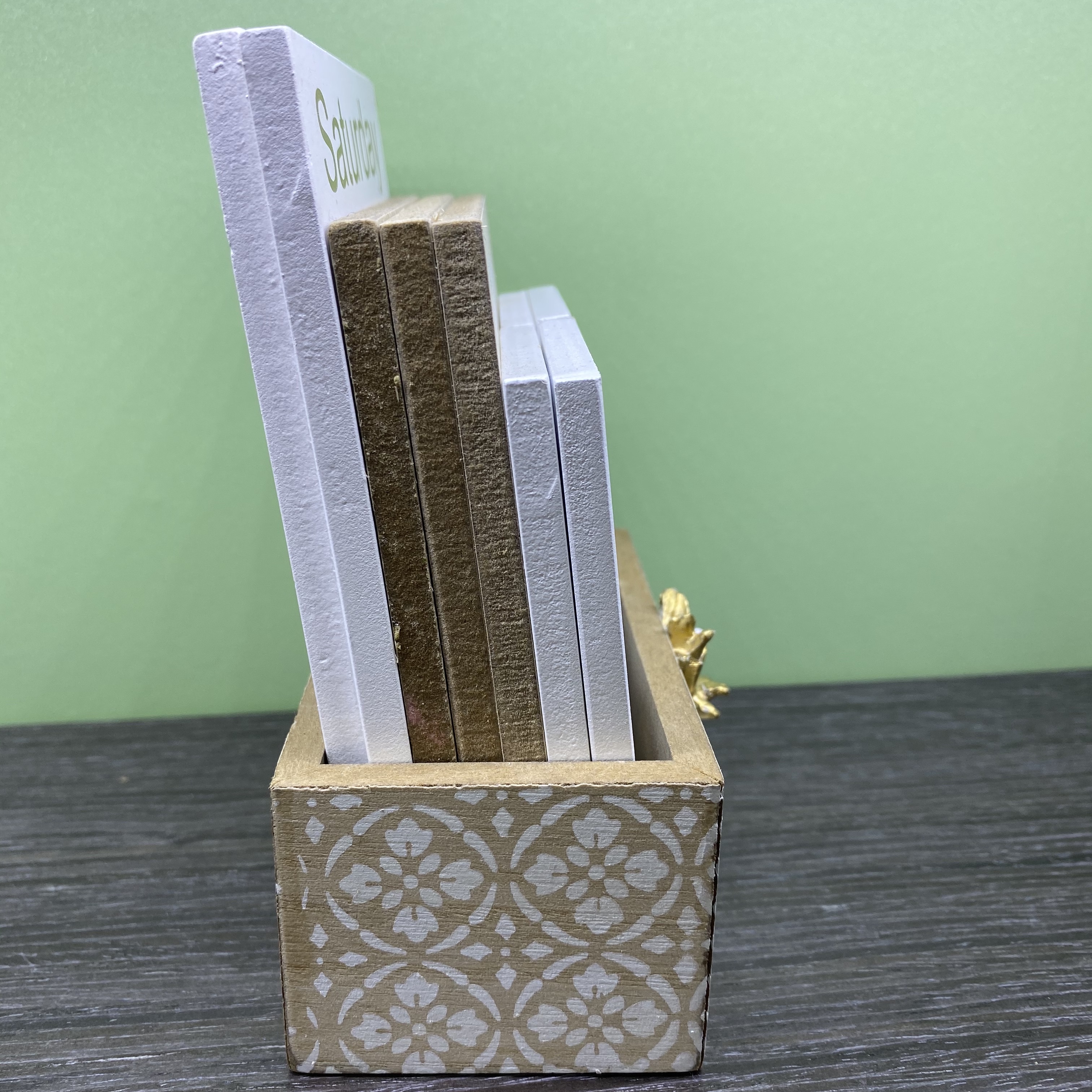 日历菠萝细节图