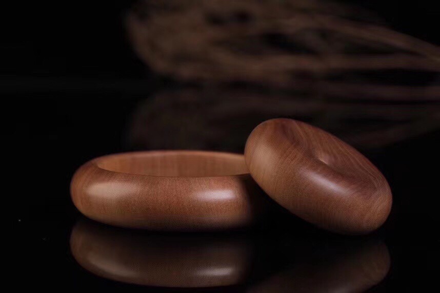 Exquisite Indian Mysore Old Mountain Sandalwood [Empress Bracelet] Premium old material, early collectible, aged for a long time, full of charm, smooth and fine color. "Oily" Application Scenario