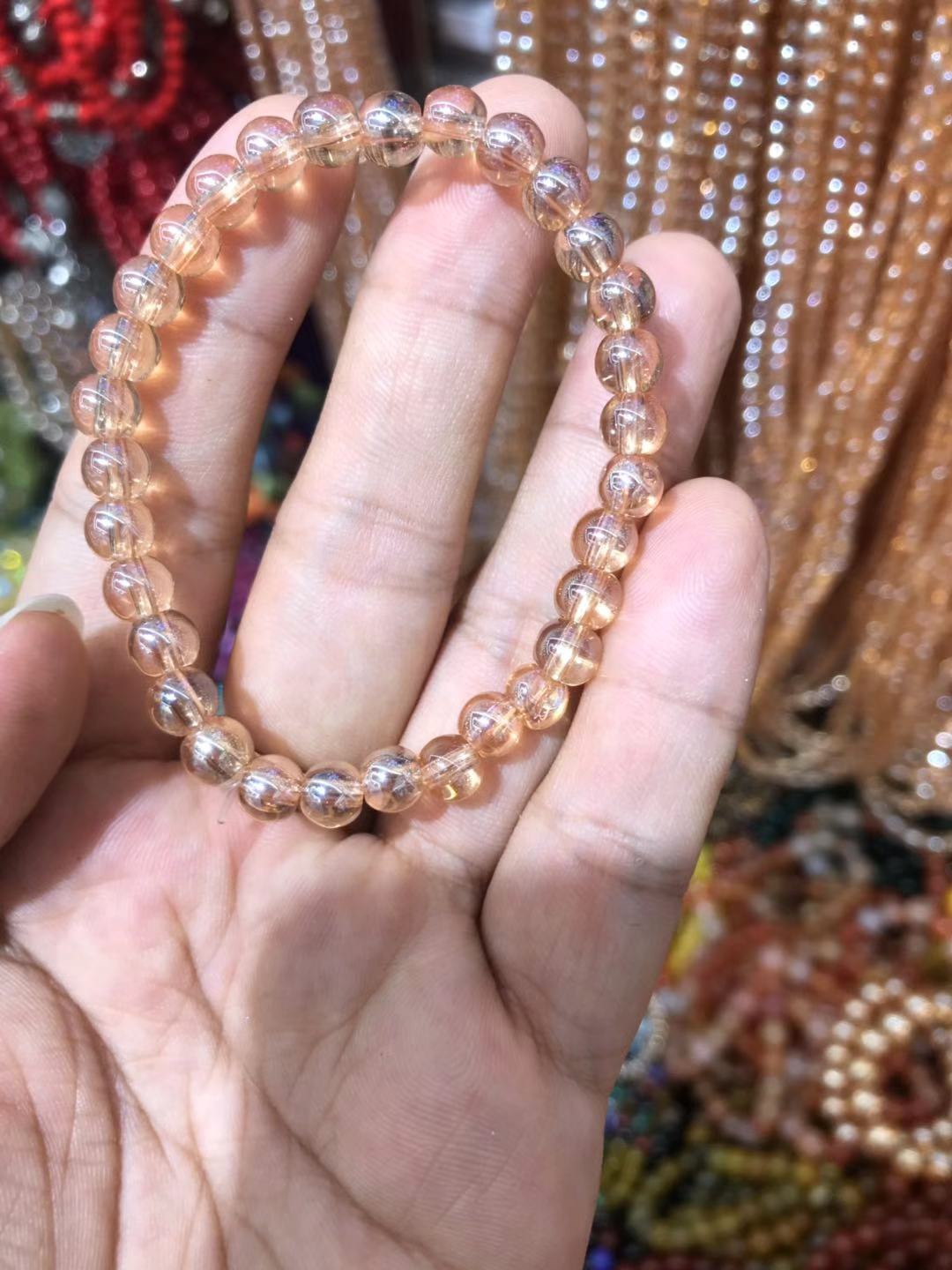 The 6mm amber gold bracelet from the national trend series is fashionable and versatile. It can be given as a gift at a low price Application Scenario