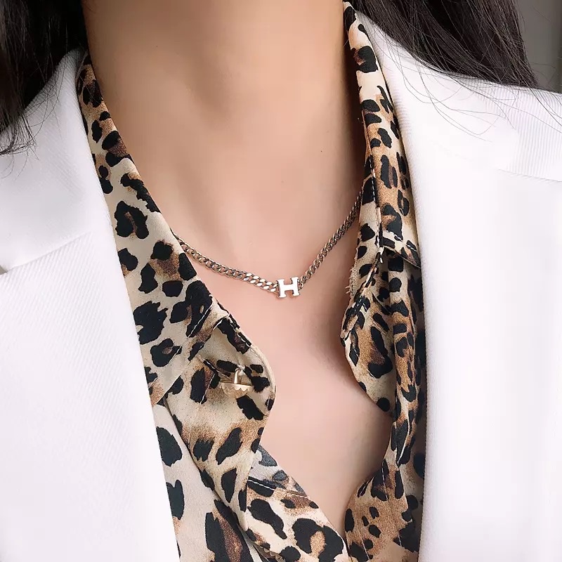 UKI SILVER and Season S925 sterling silver H letter collarbone necklace Specification image