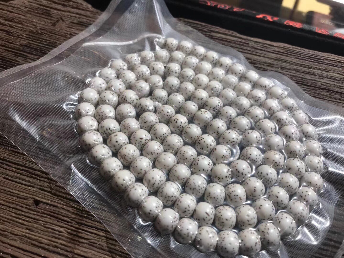 Authentic Hainan original ecological crescent moon beads, large blank space, size 8×9mm, top-quality carefully selected. For graduation, if you are interested, please inquire Application Scenario