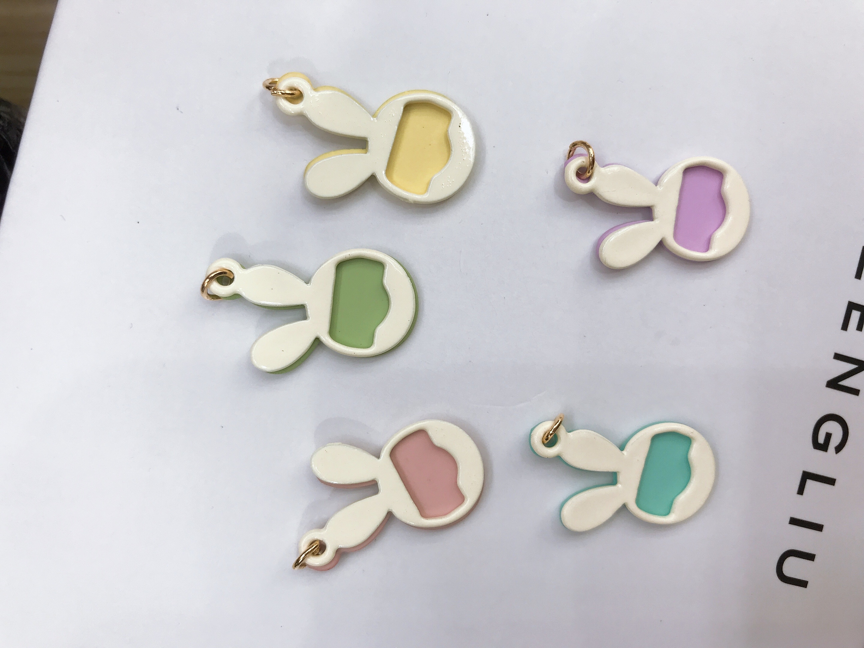 Colorful card rabbits Specification image