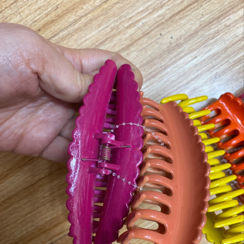 10 Cm Plastic Hair Clip With Long Teeth Application Scenario