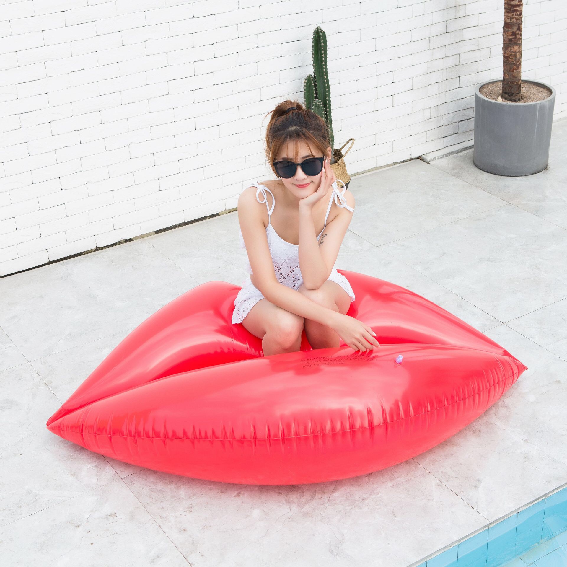 Wholesale inflatable red-lipped floating water toys, adult mounts, floating beds, swimming rings, floating rings, inflatable beds undefined