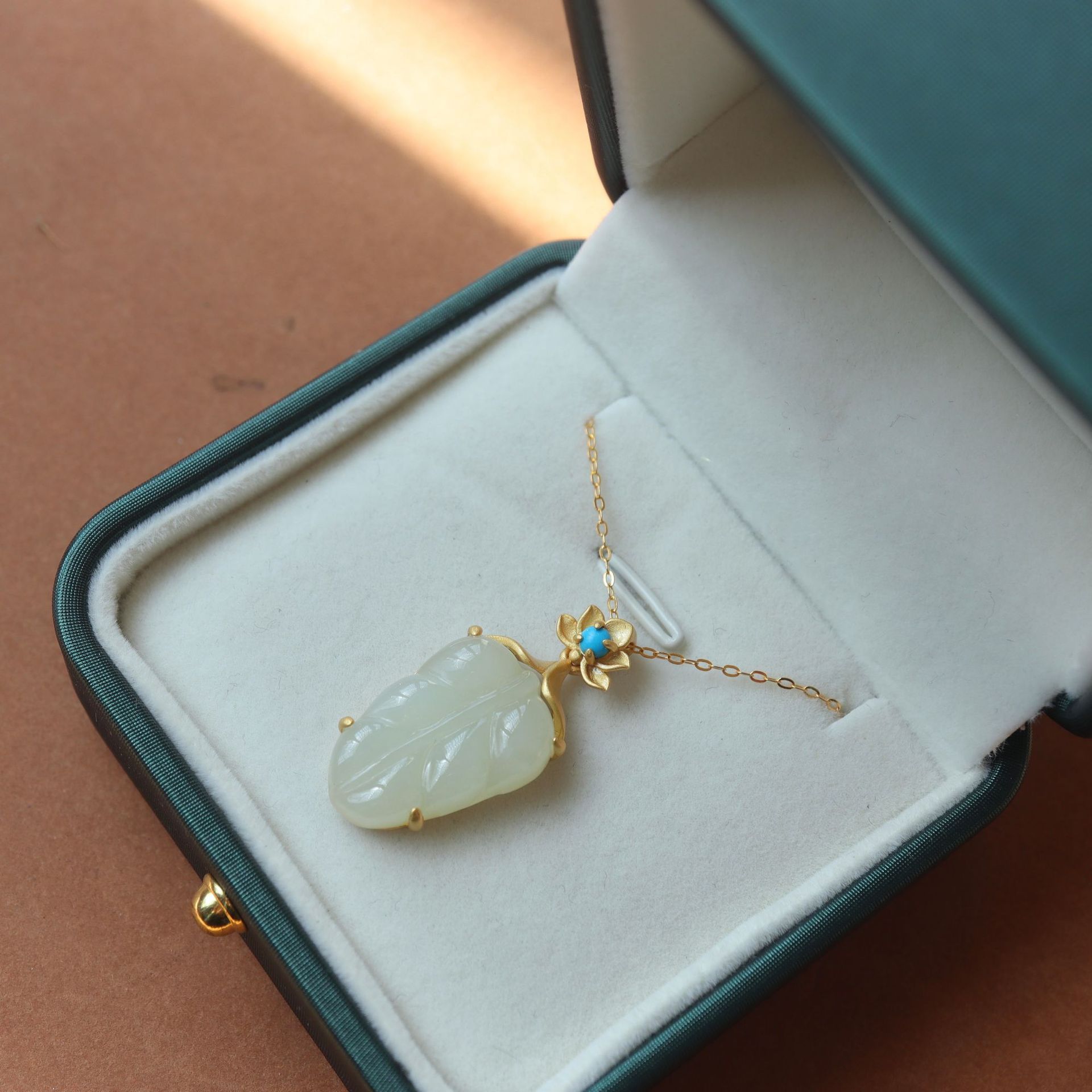 "Golden Branch and Jade Leaf Natural Hetian Jade ancient-style silver necklace, retro, elegant and high-end women's pendant jewelry, one-piece consignment.