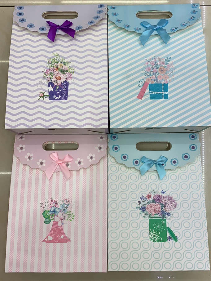 210G White Card Clamshell Gift Bag Tcq