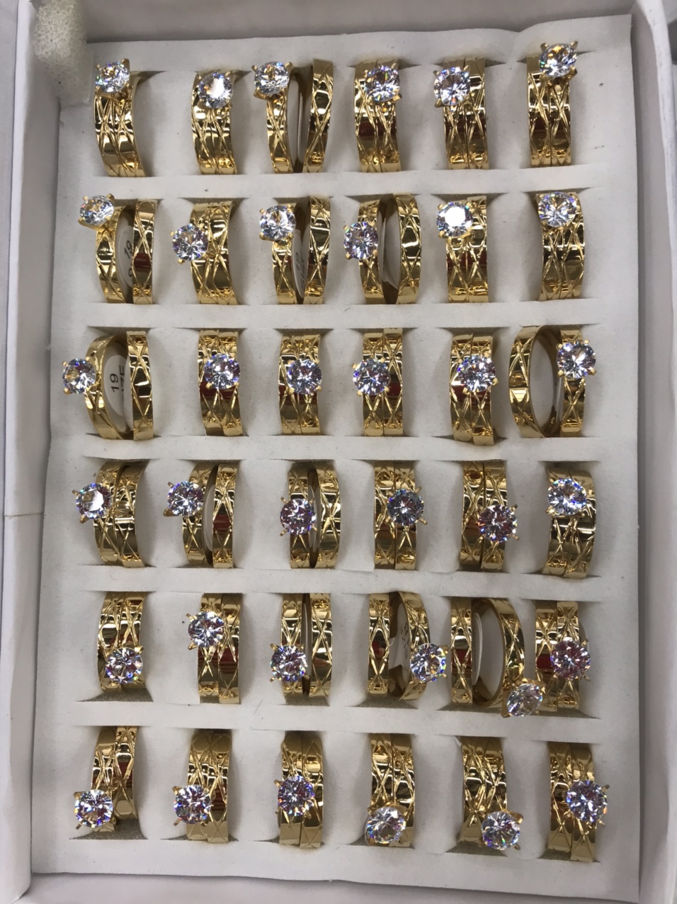 厂家直销不锈钢戒指耳环项链毛衣链吊坠手链等
欢迎👏来样来图定制生产