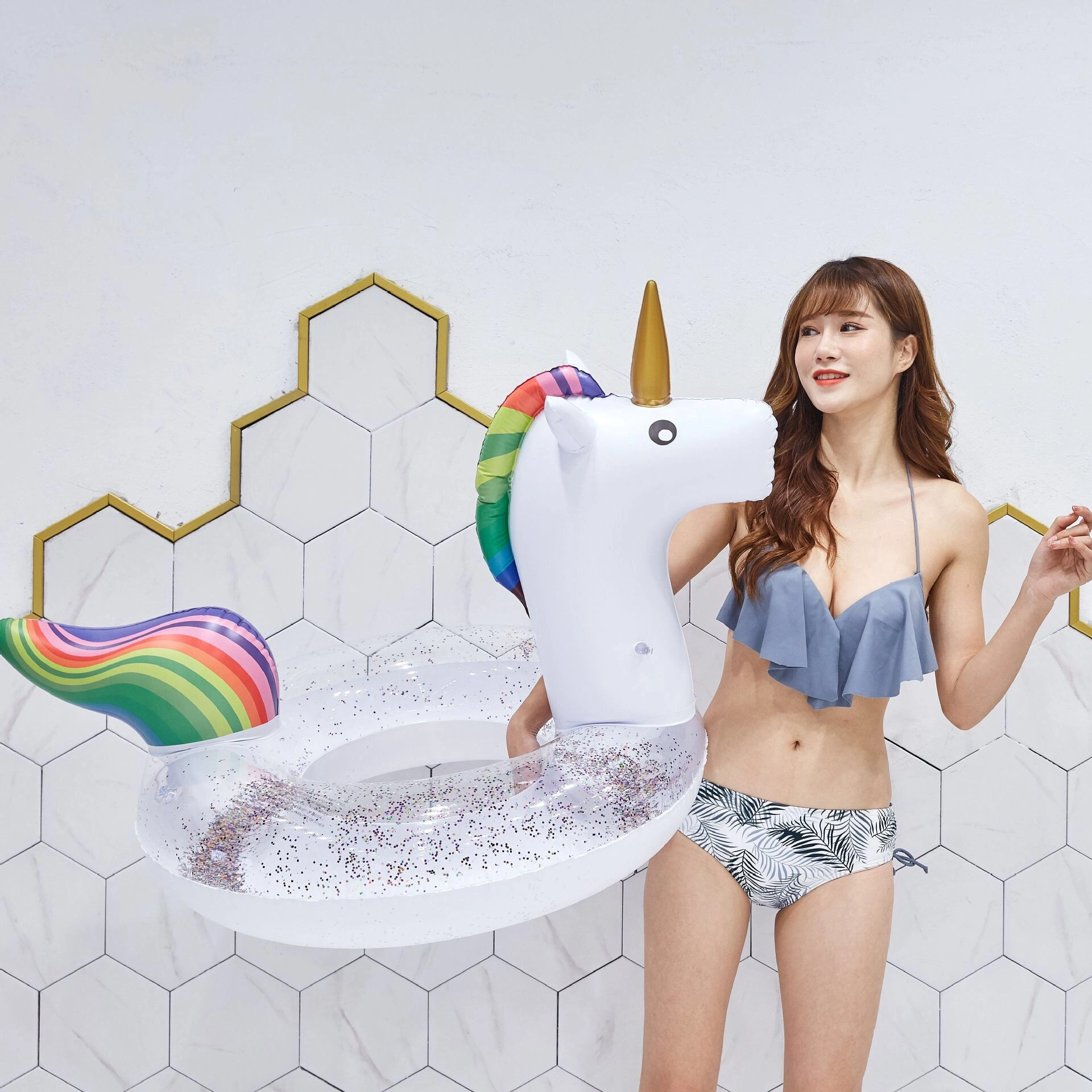 Factory direct sales, best-selling Princess Horse swimming rings on Instagram, transparent bright sheet Unicorn swimming rings, thickened PVC water rings detail image 4