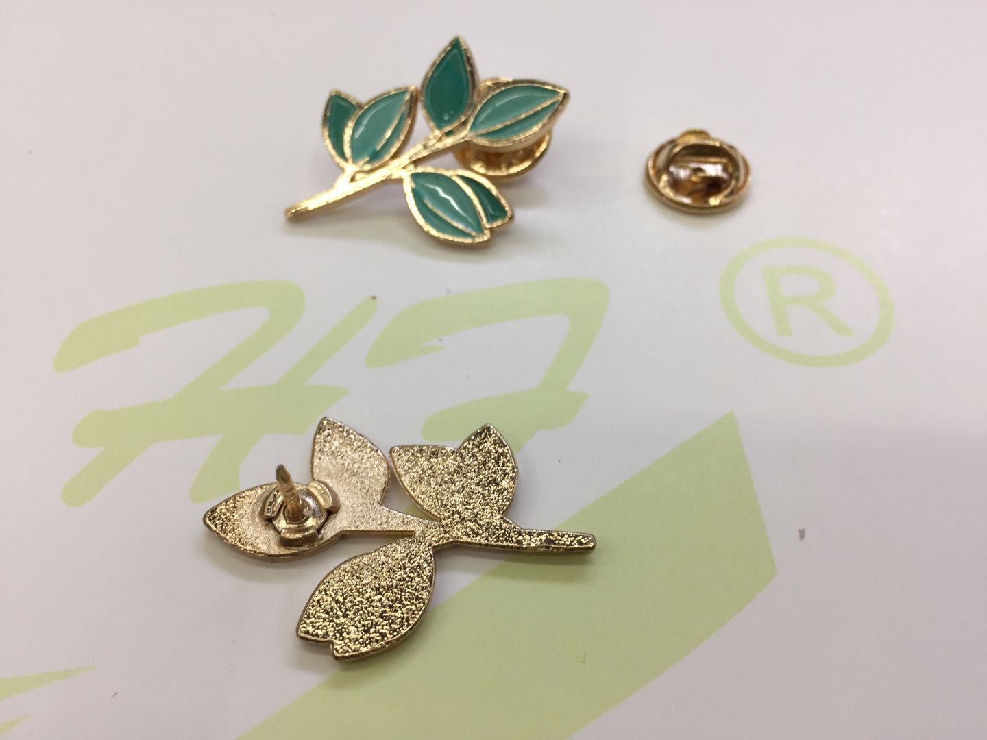 【批发】金属防走光别针胸针服装配饰高档饰品男女胸花复古配件