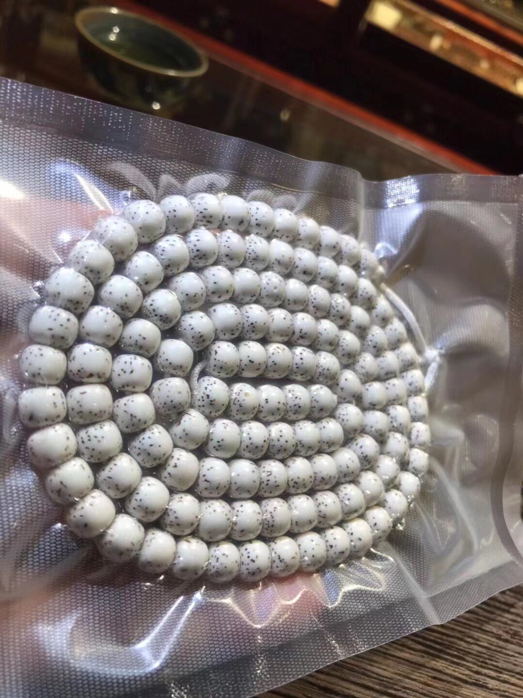 Authentic Hainan original ecological crescent moon beads, large blank space, size 7×8mm, top-quality carefully selected. For graduation, if you are interested, please inquire Application Scenario