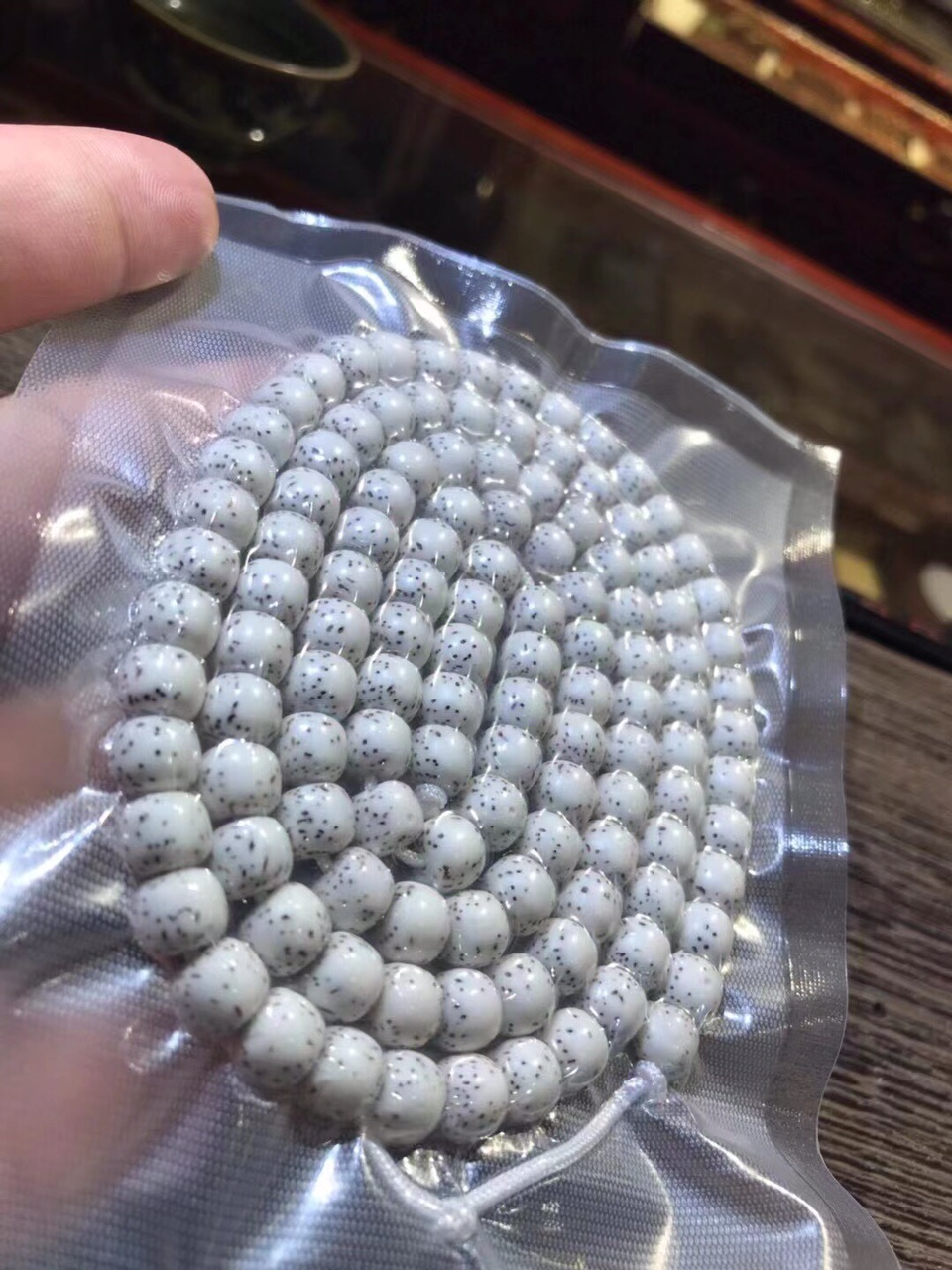 正宗海南原生态新月菩提，大留白，规格7×8mm，头货精挑。一条毕业，兴趣来询