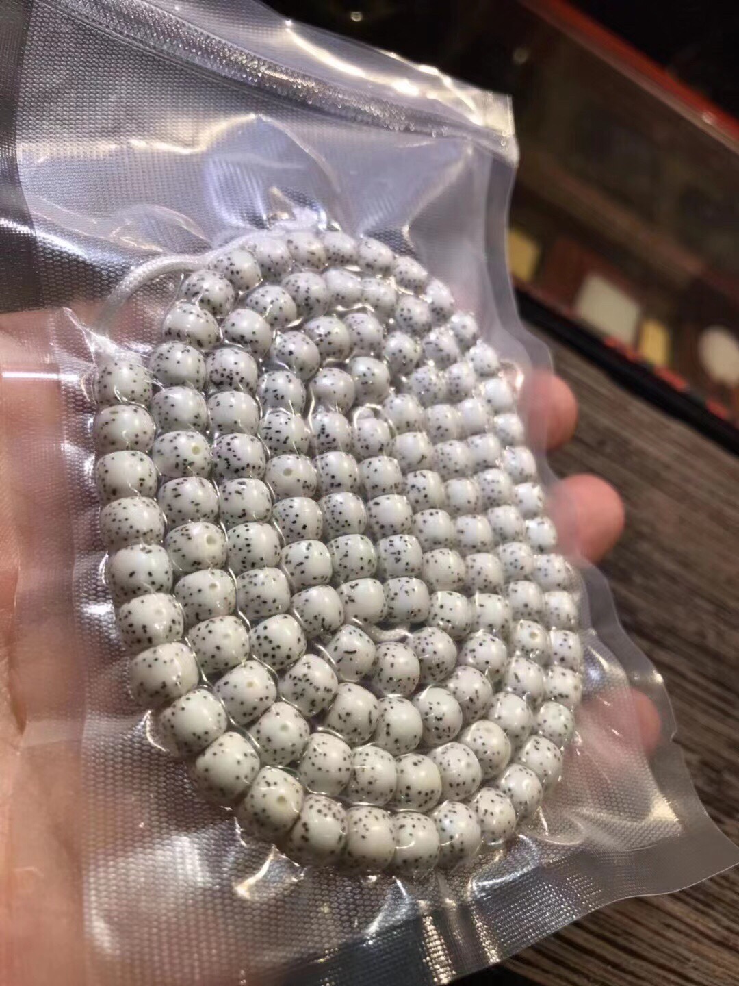 Authentic Hainan original ecological crescent moon beads, large blank space, size 6×7mm, top-quality carefully selected. For graduation, if you are interested, please inquire Specification image