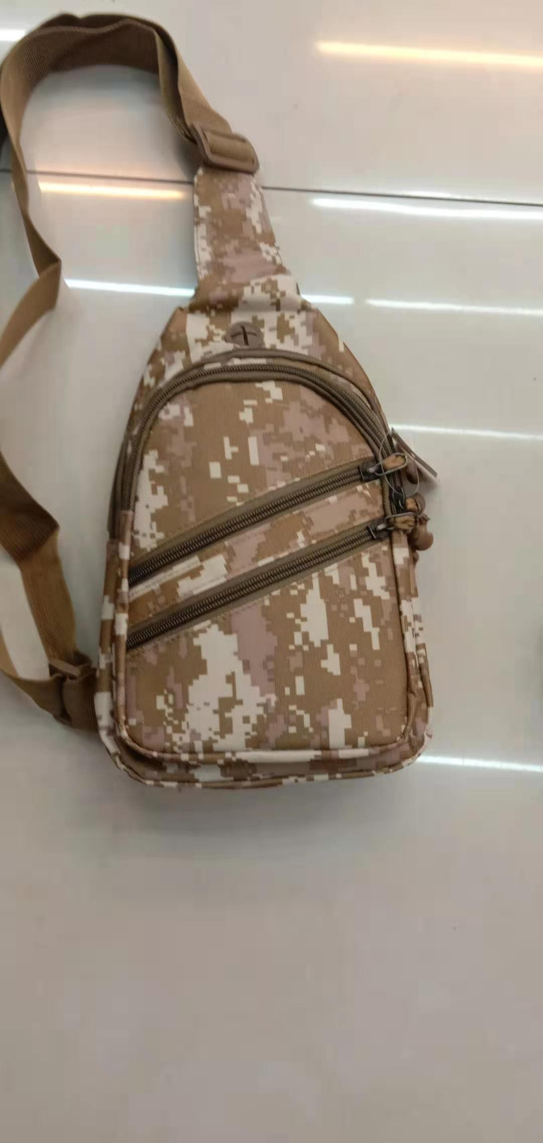 Crossbody bag detail image 2