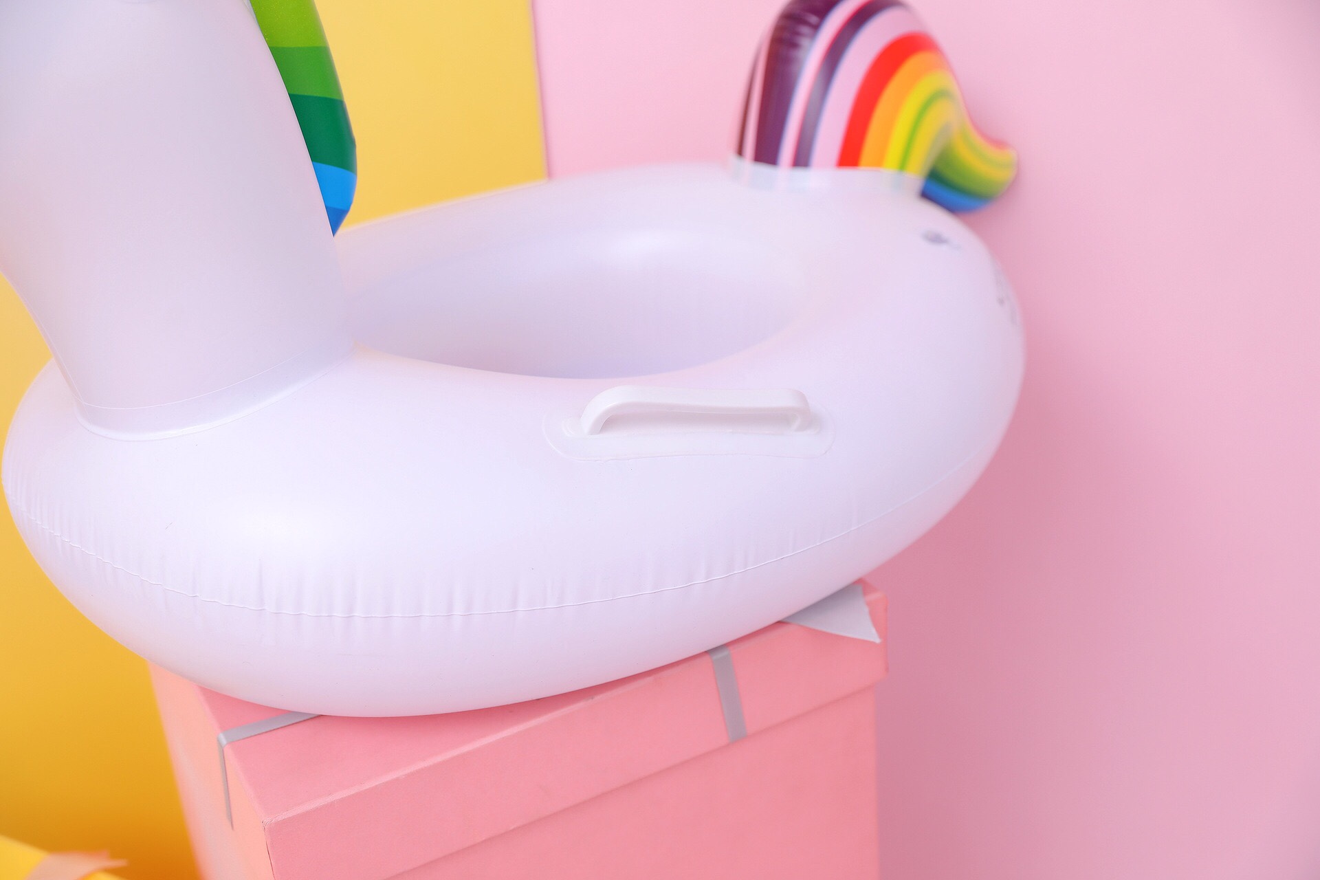 Wholesale of baby inflatable unicorn seat rings, unicorn children's swimming rings, children's lifebuoys, and baby yachts in stock detail image 9