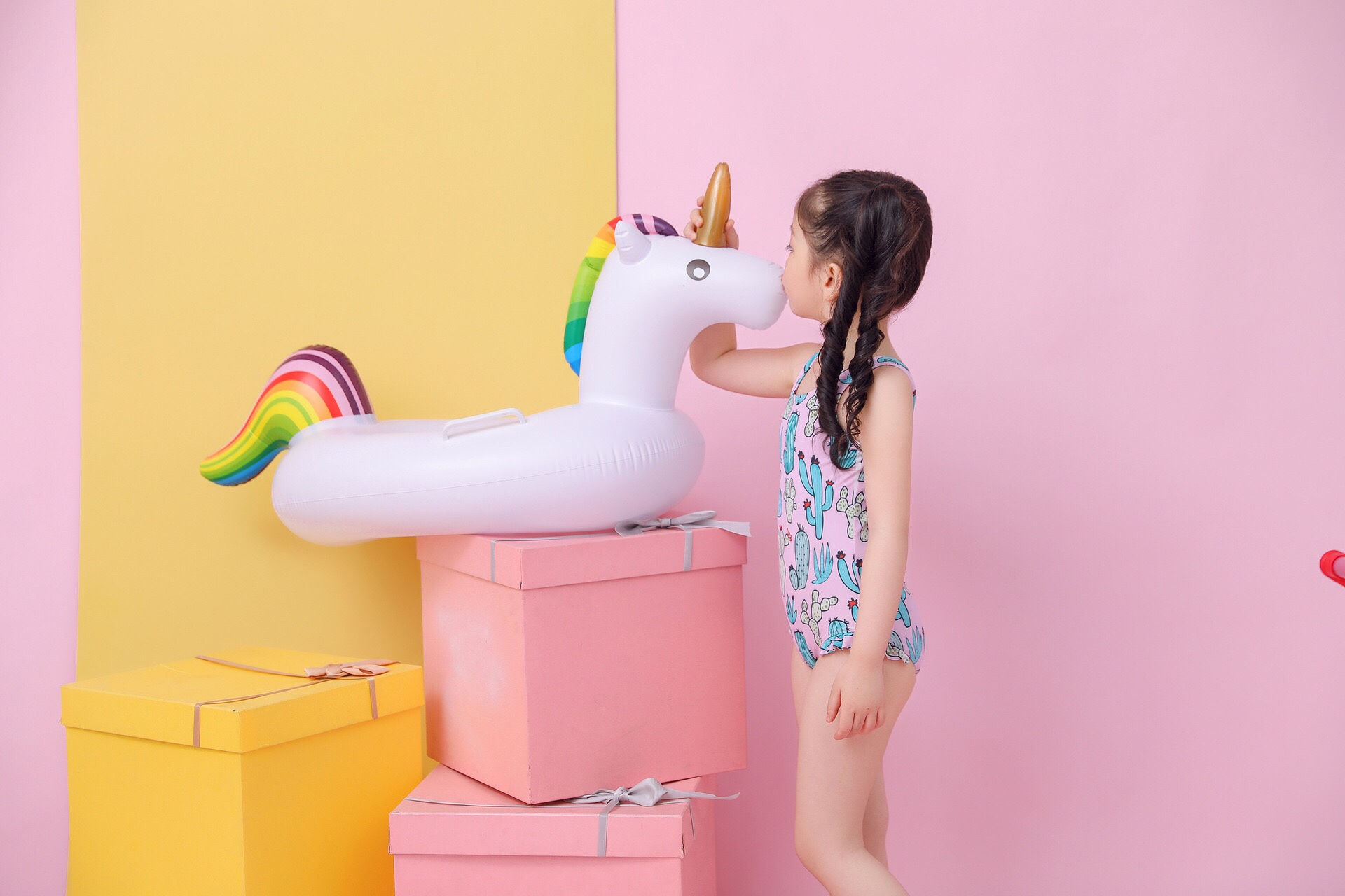 Wholesale of baby inflatable unicorn seat rings, unicorn children's swimming rings, children's lifebuoys, and baby yachts in stock detail image 4