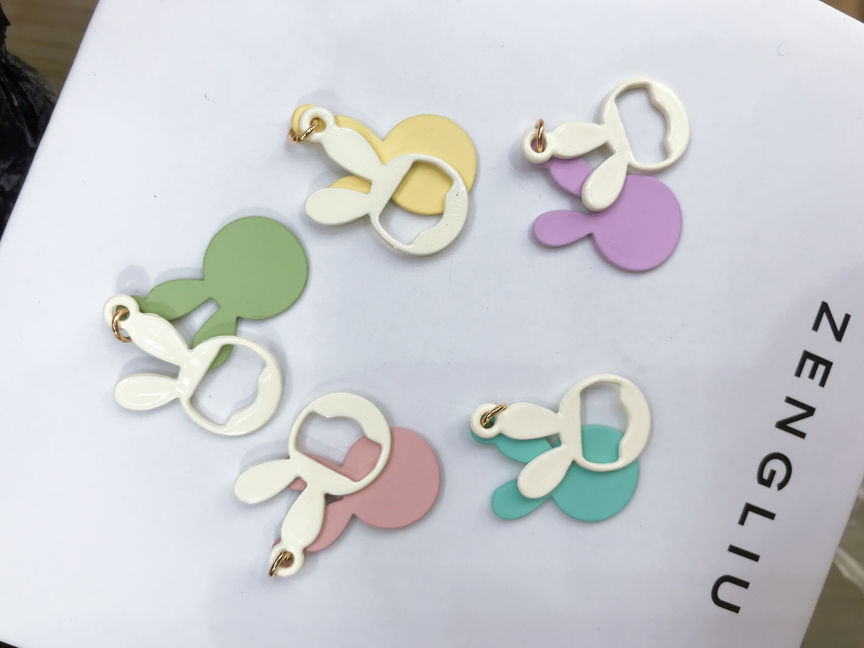 Colorful card rabbits details Picture