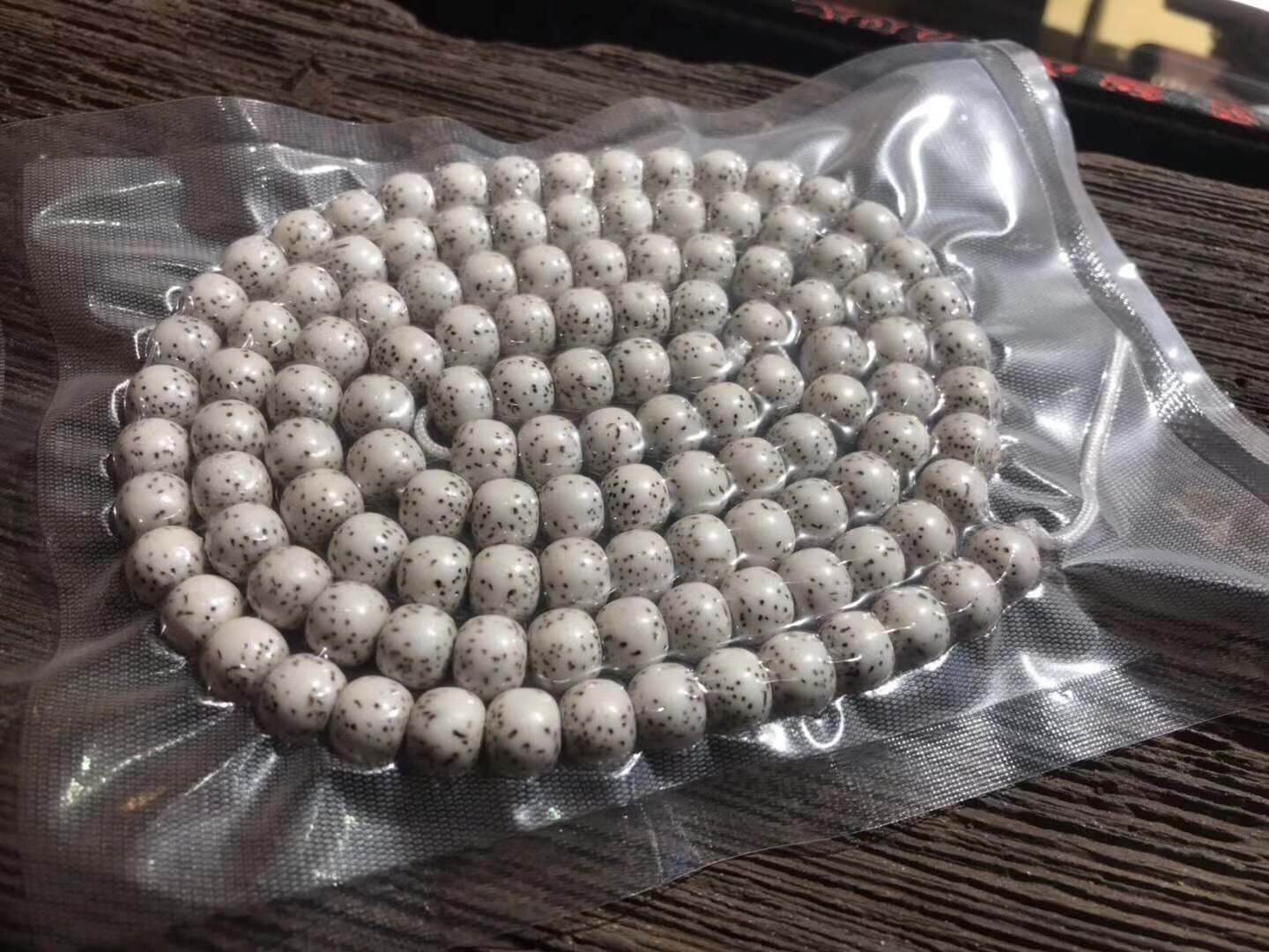 Authentic Hainan original ecological crescent moon beads, large blank space, size 8×9mm, top-quality carefully selected. For graduation, if you are interested, please inquire details Picture