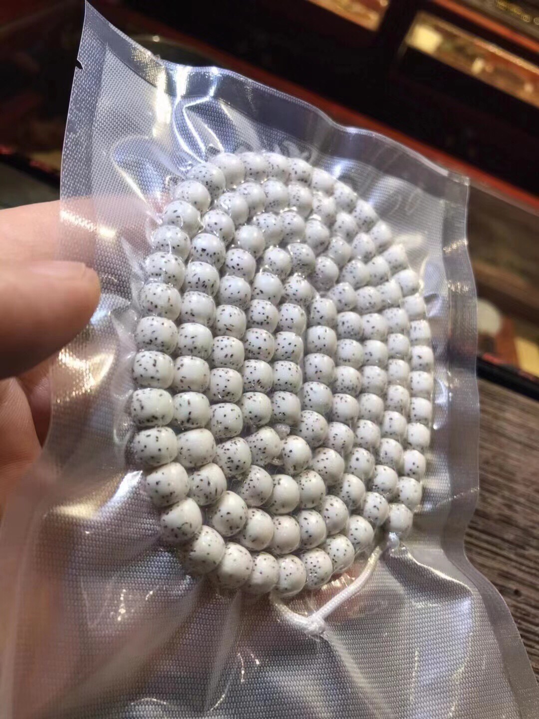 Authentic Hainan original ecological crescent moon beads, large blank space, size 7×8mm, top-quality carefully selected. For graduation, if you are interested, please inquire Specification image