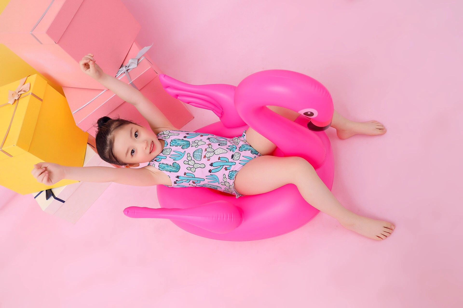 Wholesale of baby inflatable flamingo seat rings, unicorn baby swimming rings, children's lifebuoys and infant seat rings in stock detail image 3