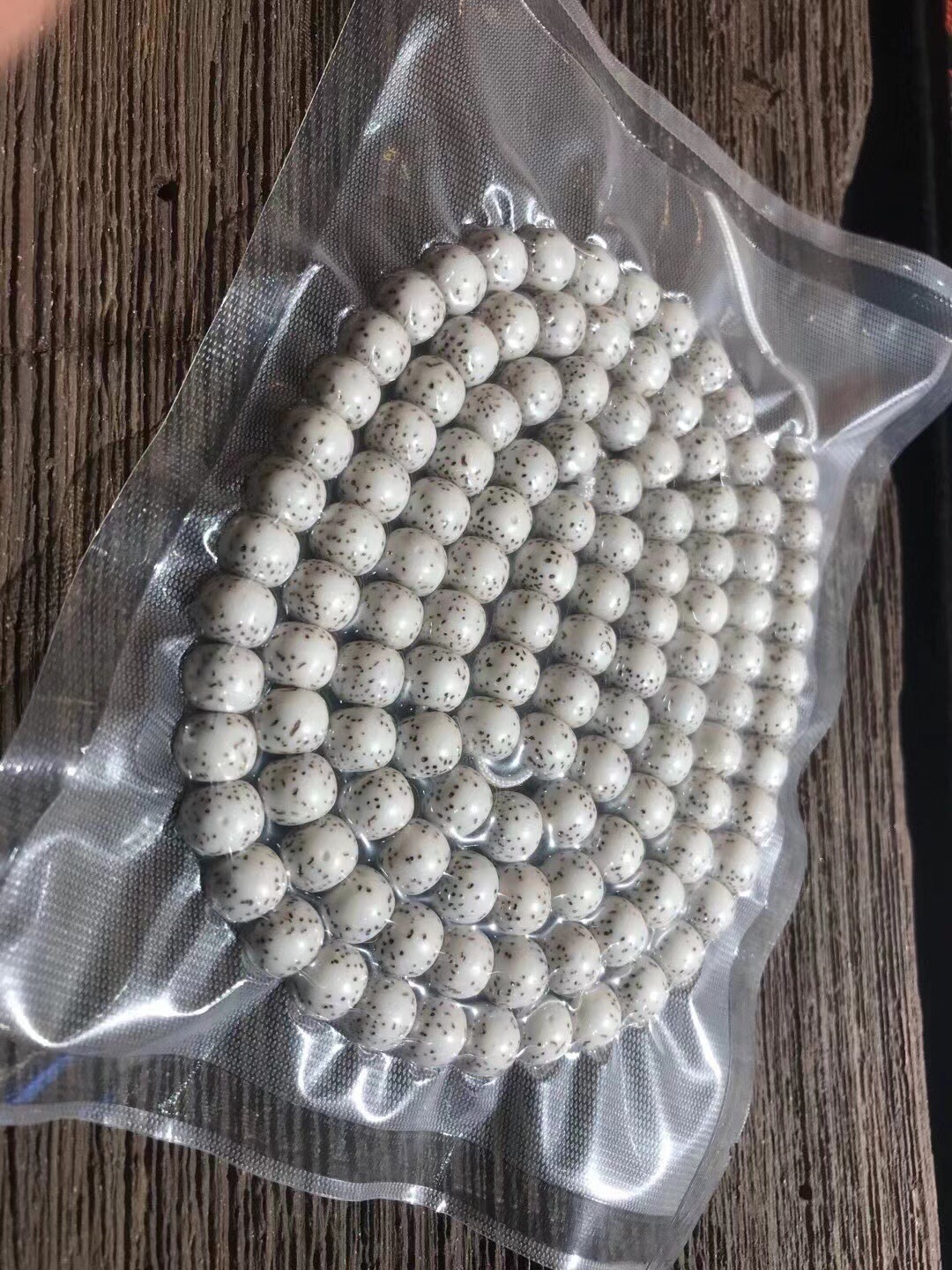 Authentic Hainan original ecological crescent moon beads, large blank space, size 8×9mm, top-quality carefully selected. For graduation, if you are interested, please inquire Item Picture