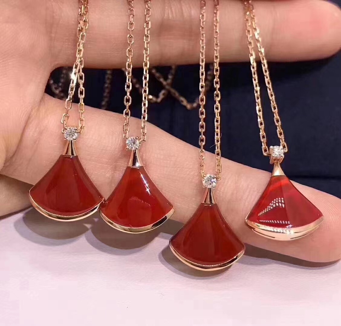 Stainless steel titanium steel skirt necklace boom boom wealth.