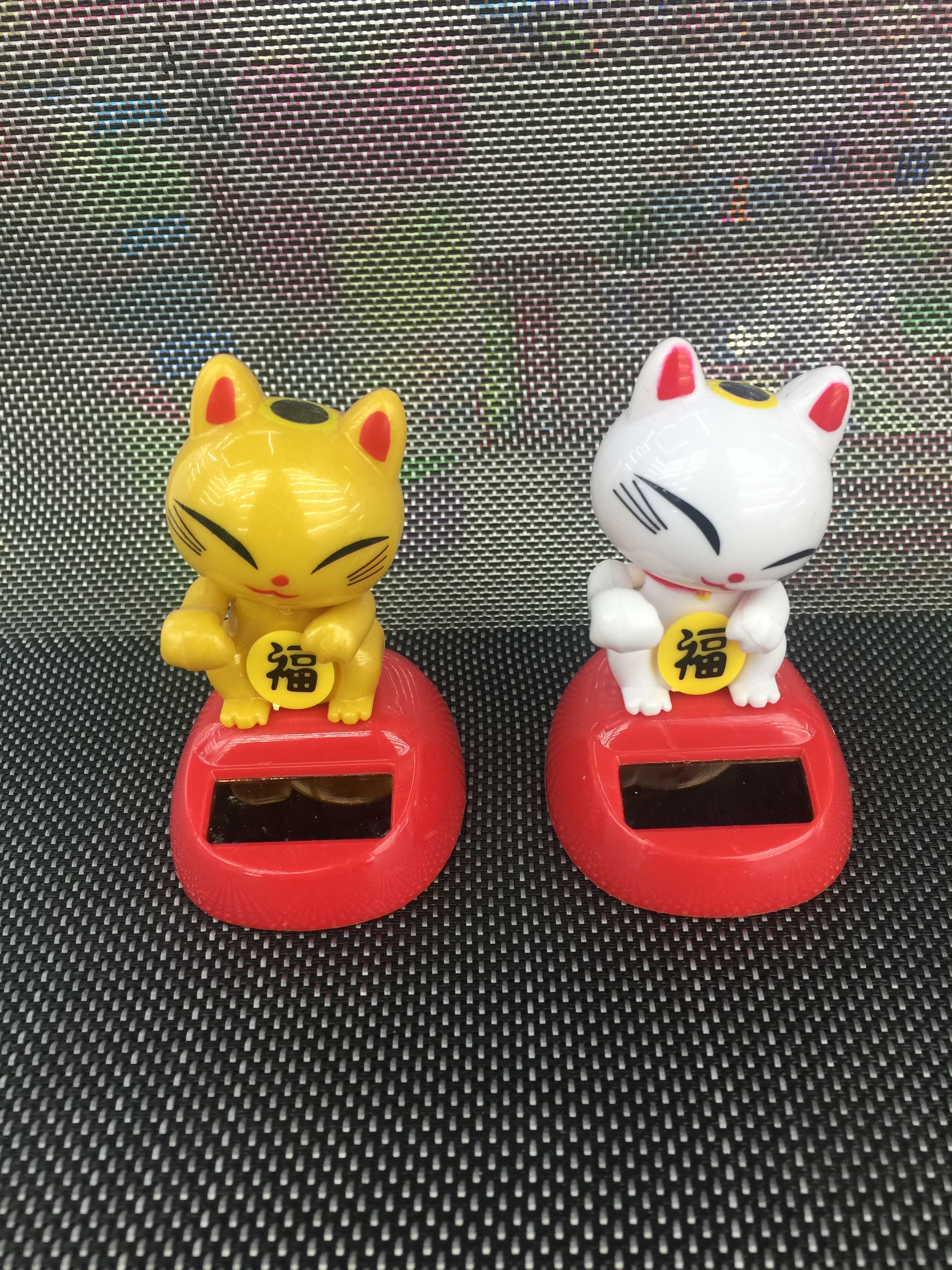 太阳能摇摆猫车载中控台装饰新款太阳能车载摆件中控台汽车摆件
