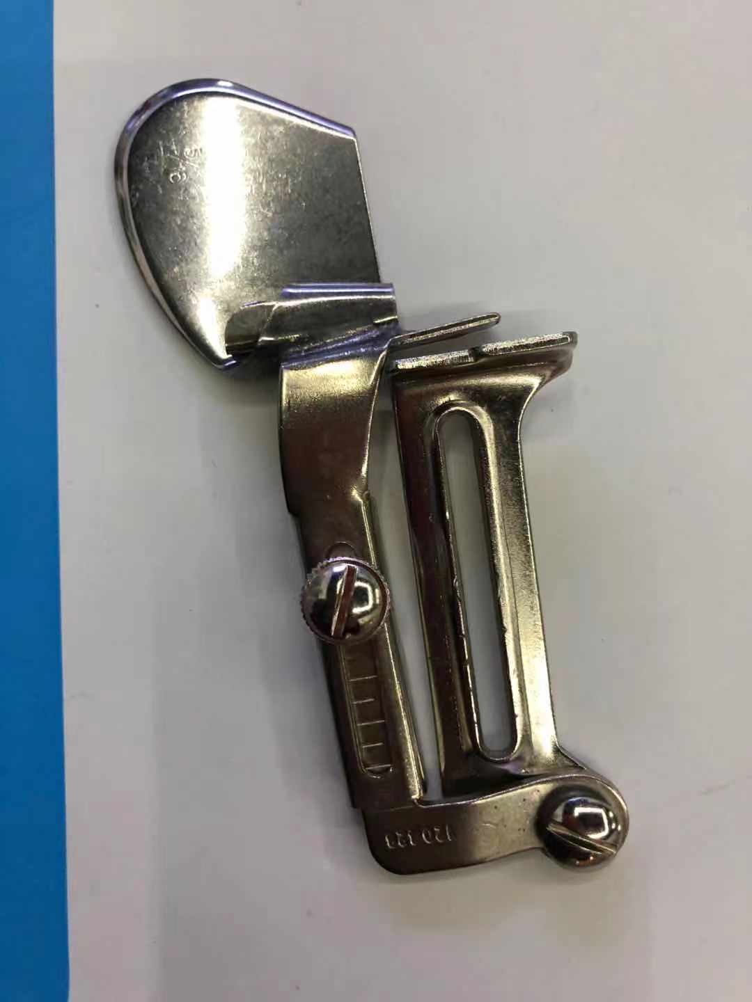 The lower pendulum pull tube of the sewing machine