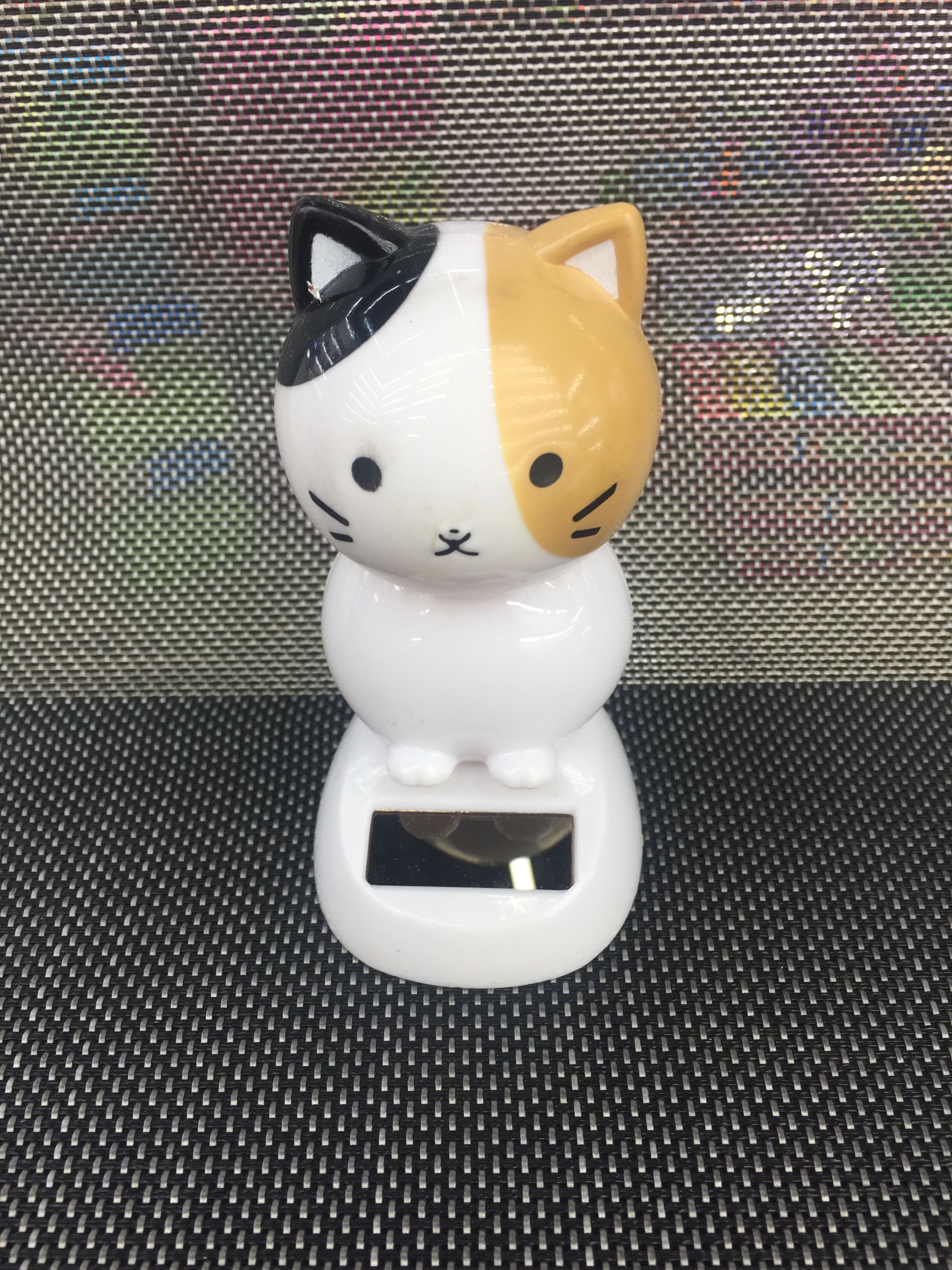 太阳能摇摆黑白猫新款太阳能车载摆件中控台汽车摆件