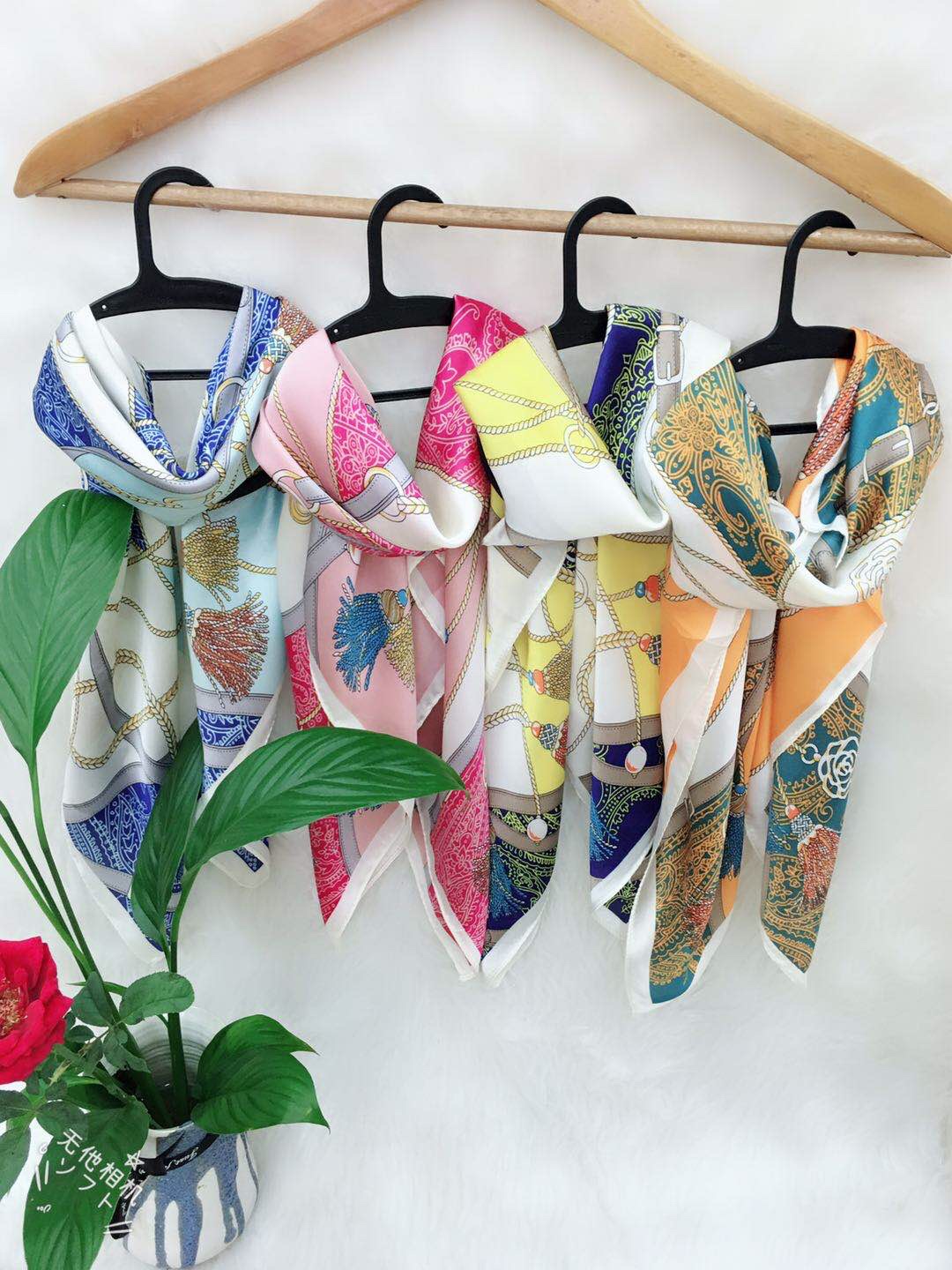 70*70 Small Silk Square At A Loss To Deal With The Sale 09 details Picture